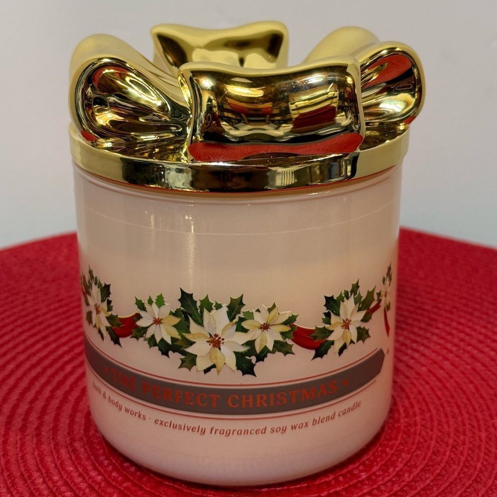 BBW The Perfect Christmas 3 Wick Scented Candle, Gold Tone Bow Lid/Topper NWT